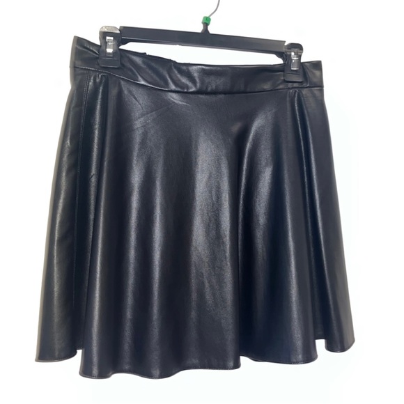 Brand new Short leather skirt - Picture 6 of 8